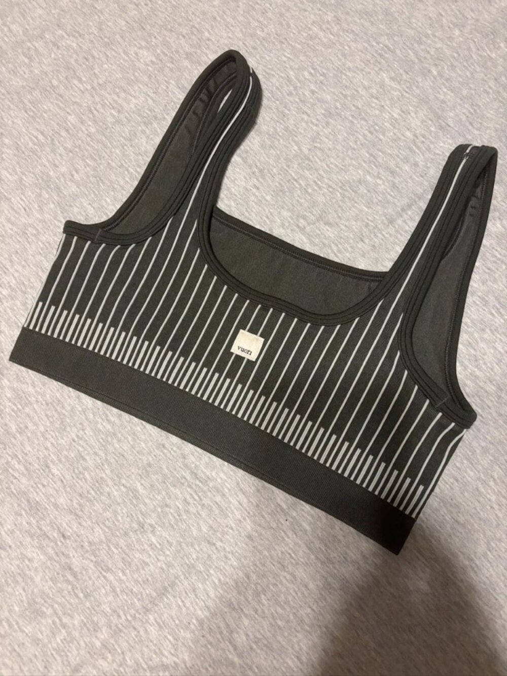 Vuori Seamless Sports Bra & Shorts Set Black/Gray Women's Top S / Shorts S - Picture 3 of 5